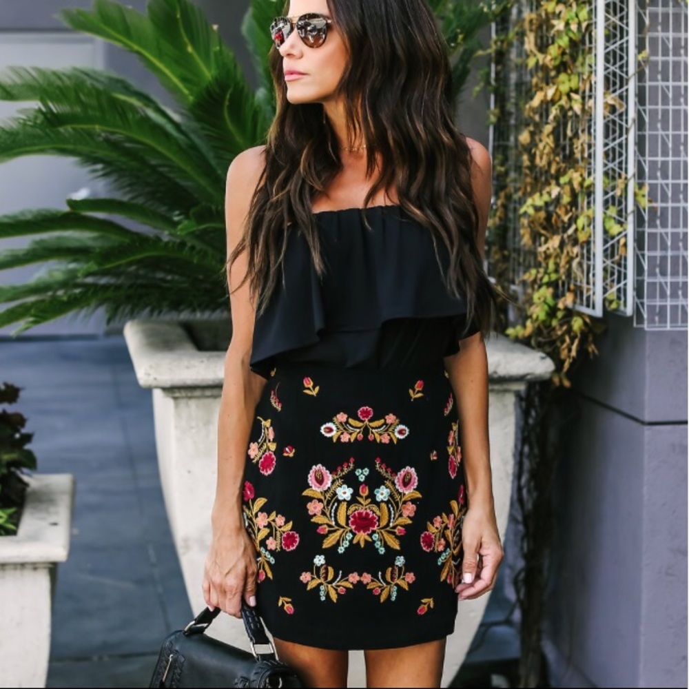 TILLIE MAE | EMBROIDERED MINI SKIRT🌷 - Picture 2 of 4